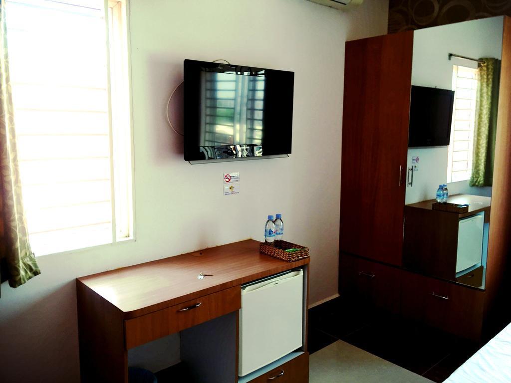 Soben Sensok Guesthouse Phnom-Penh Buitenkant foto
