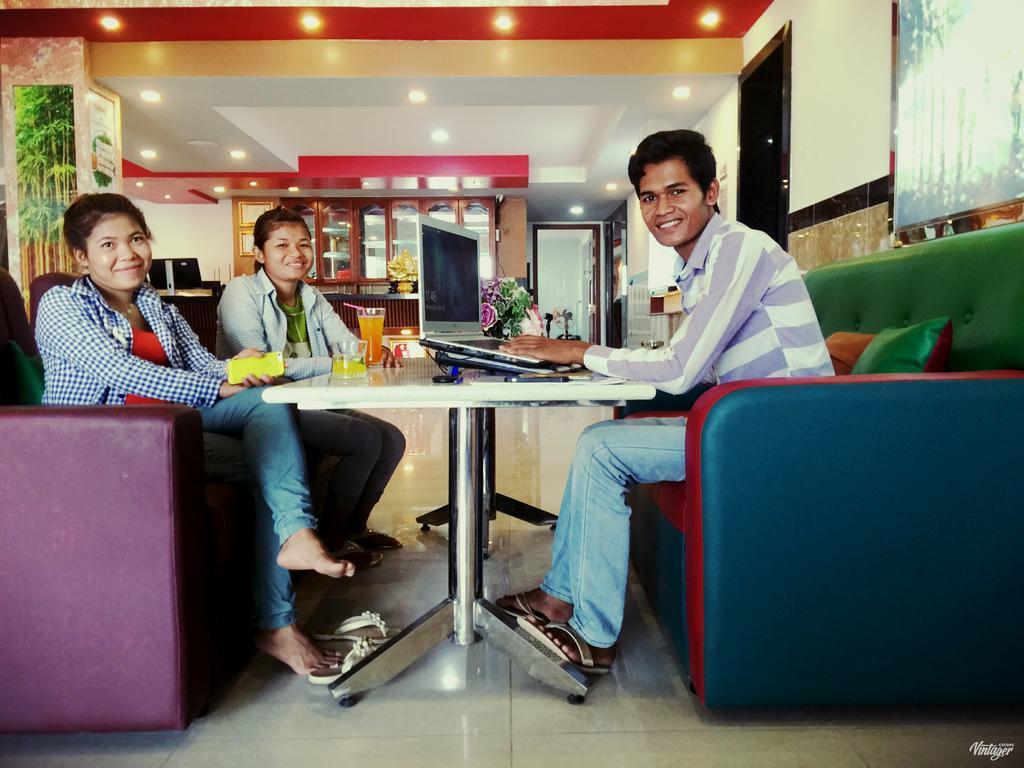Soben Sensok Guesthouse Phnom-Penh Buitenkant foto